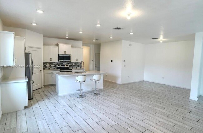 Building Photo - 30600 SW 193rd Ave