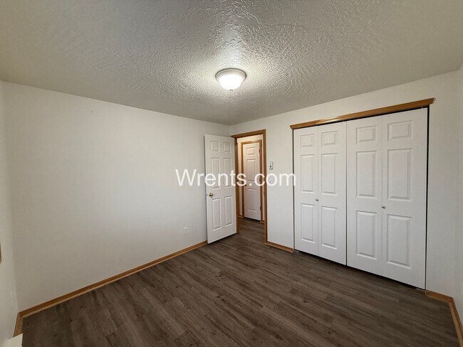 Building Photo - 11923-11925 Railroad Circle