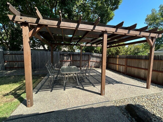 Building Photo - 7025 Sandy Souza Way