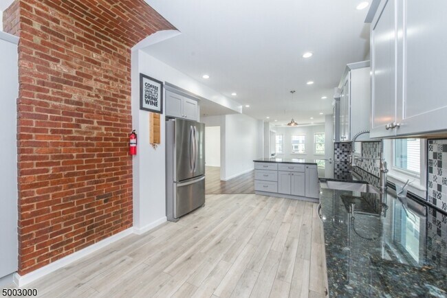 Building Photo - 36 N Willow St