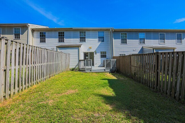 Building Photo - 70 Chelmsford Ct
