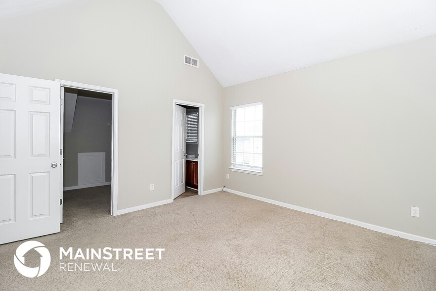 Building Photo - 3352 Hershey Dr