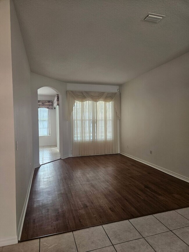 Building Photo - 4 BEDROOM 3 FULL BATH HOME WITH A SCREENED IN POOL IN THE BEAUTIFUL PALM COAST