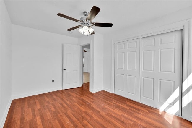 Building Photo - 2 Bedroom Home on 1.8 Acre Lot