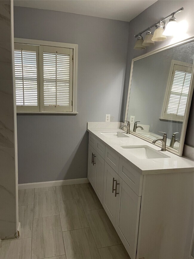 Building Photo - 7815 Small Leaf Cir