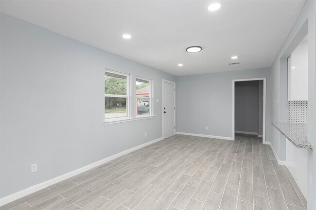 Building Photo - 3205 Stallings Dr