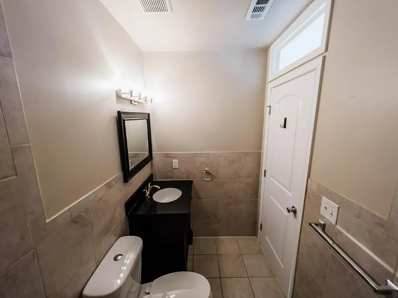 Building Photo - 721 S Milton Ave