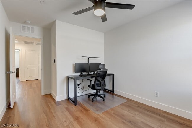 Building Photo - 2875 Starling Summit St