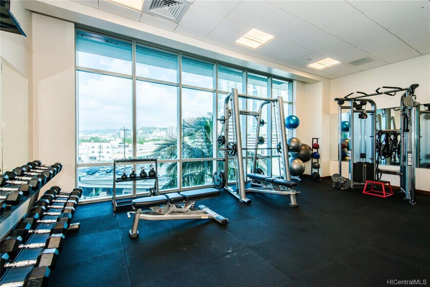 Building Photo - 1189 Waimanu St