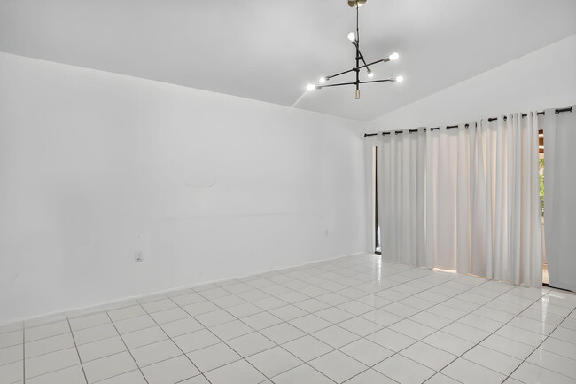 Building Photo - 7690 Solimar Cir