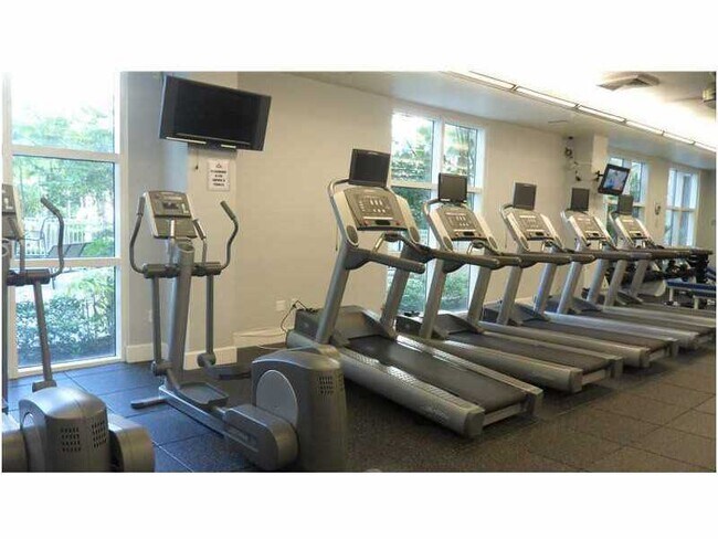 Building Photo - Spacious 2-bedroom apartment in full servi...