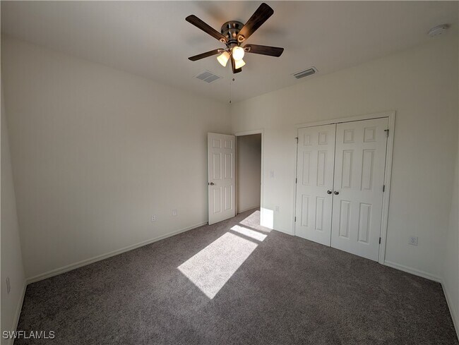 Building Photo - 4208 NE 15th Pl