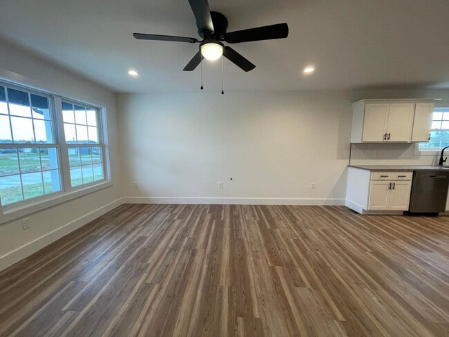 Building Photo - 213/215 Wyldwood