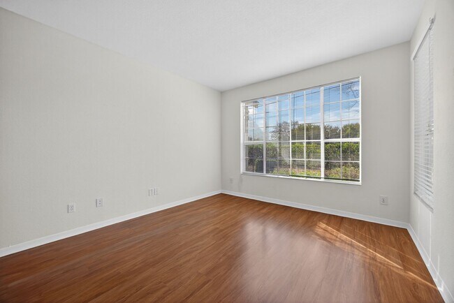 Building Photo - 13703 Richmond Park Dr N