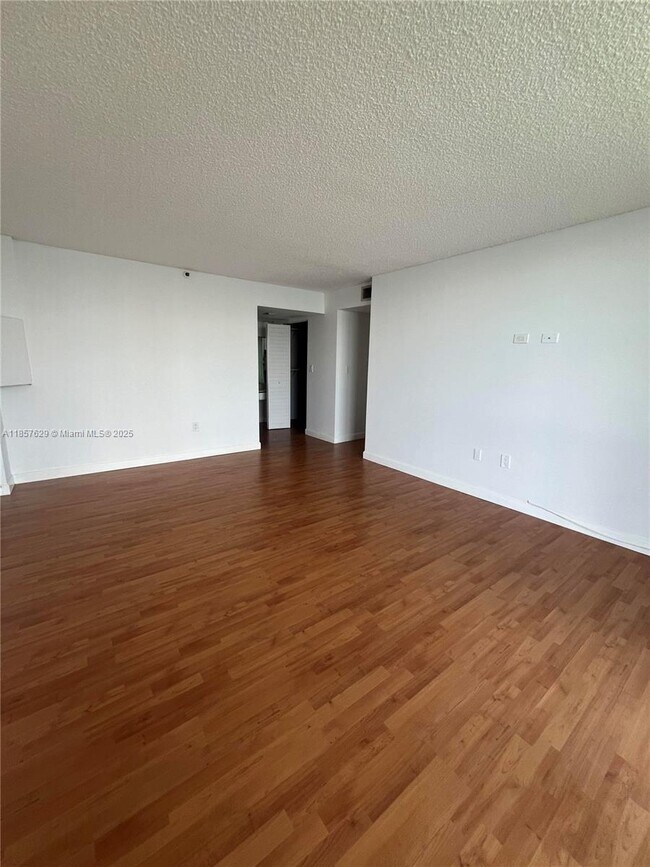 Building Photo - 17500 N Bay Rd