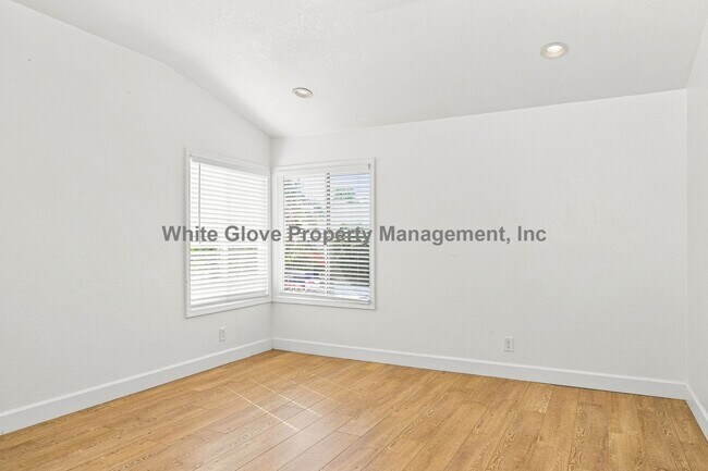 Building Photo - 26981 Stonehaven