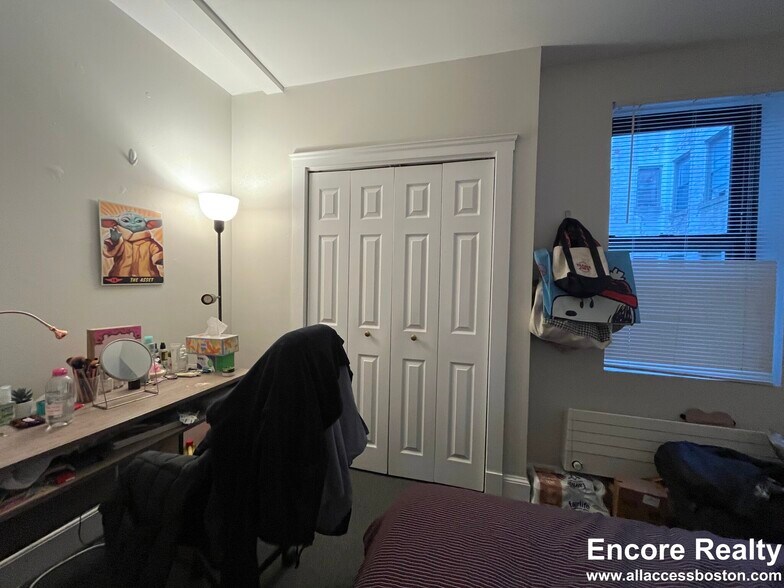 Building Photo - 16 Aberdeen St