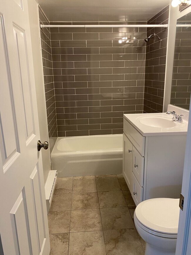 Interior Photo - 315-329 Kimbell Apartments