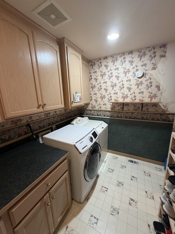 Building Photo - 700 Sunrise Dr