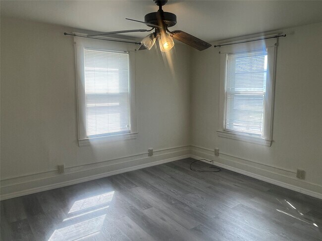 Building Photo - 208 S Liberty Ave