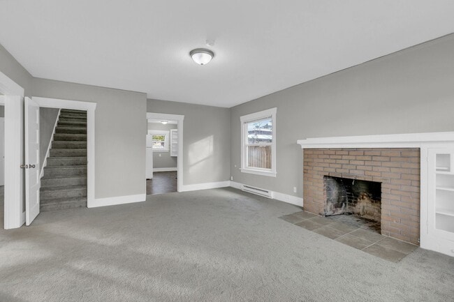 Building Photo - Welcome Home! Charming 3 bedroom Craftsman