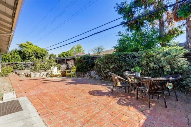 Building Photo - 4 Bedroom Home in Strawberry Park Stunner