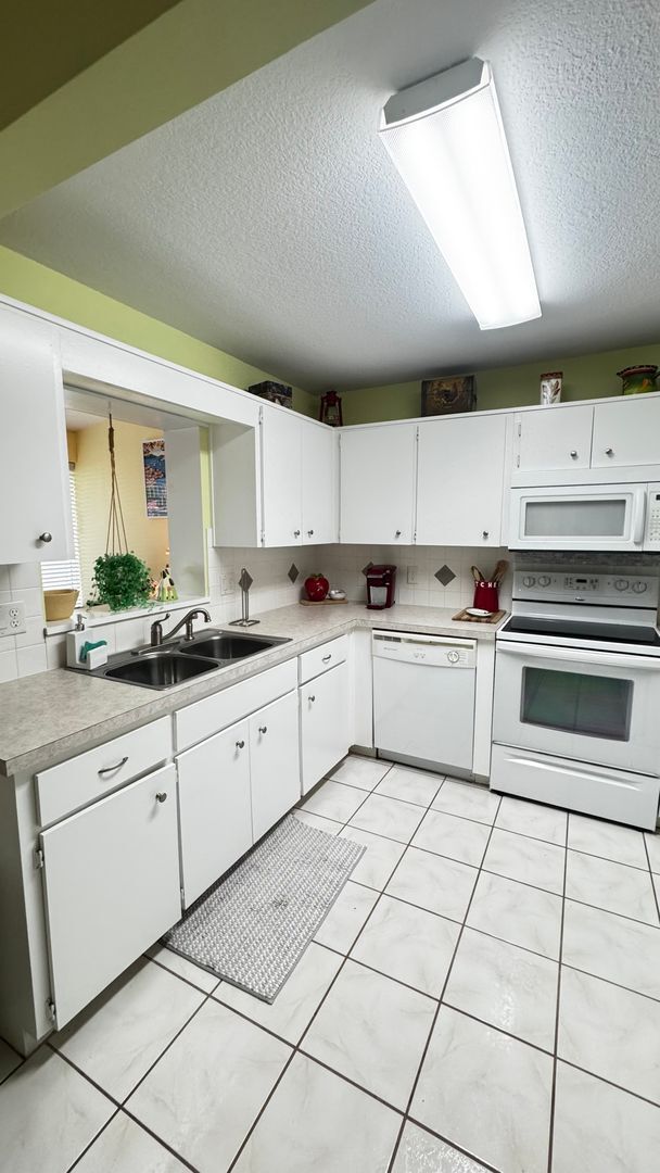 Building Photo - 8670 SW 97th St