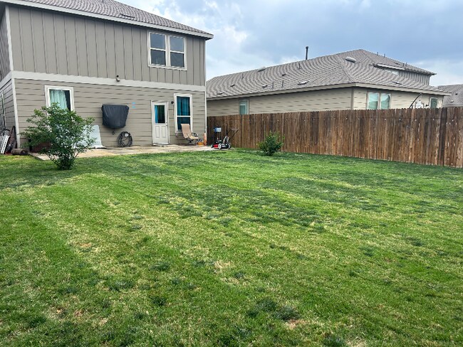 Building Photo - 280 La Dera Dr