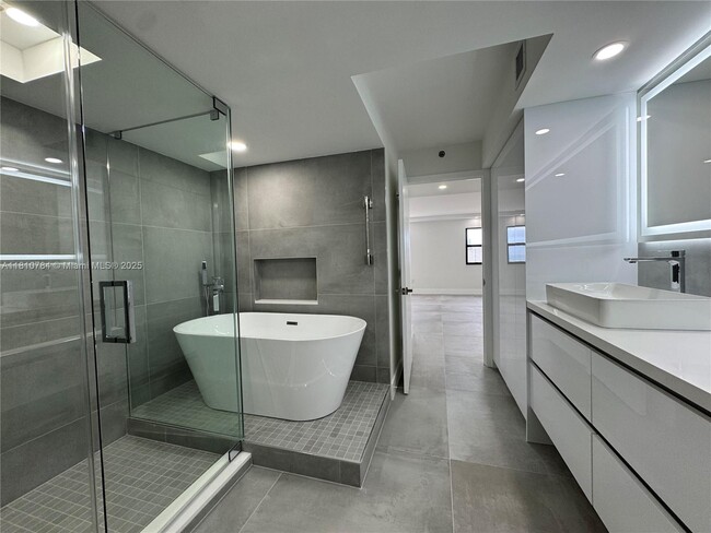 Building Photo - 1201 S Ocean Dr