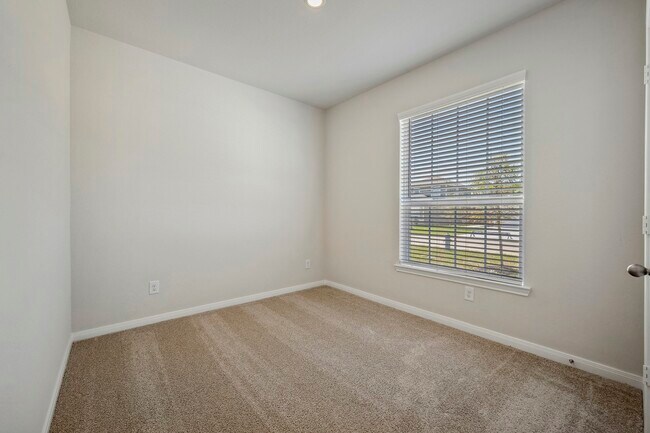 Building Photo - 10399 Red Cardinal Dr