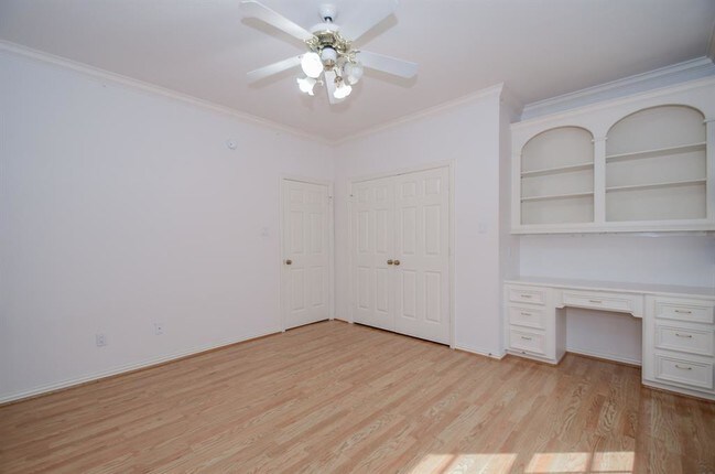 Building Photo - 4813 Holly St