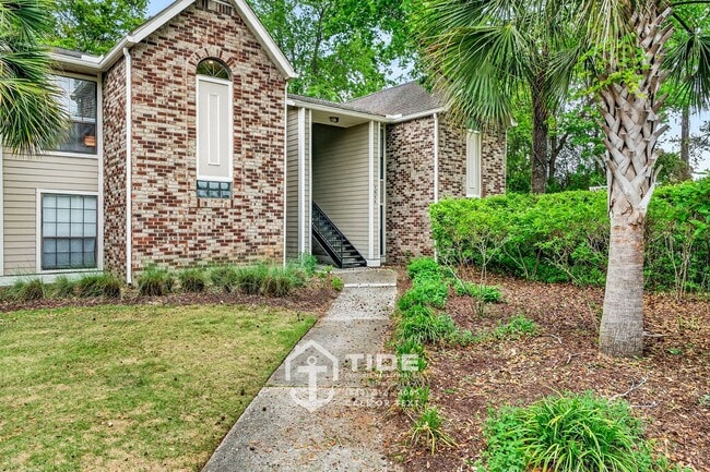 Building Photo - Live Close to It All – Convenient Mount Pleasant Home