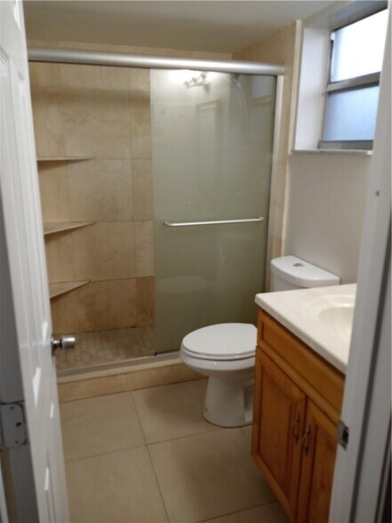 Building Photo - 313 Gardens Dr