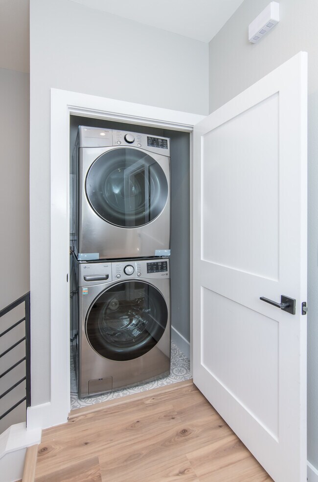 Building Photo - 8006 Gault St