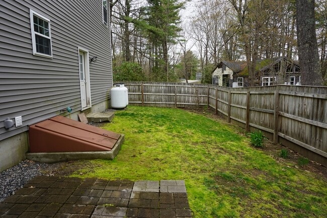 Building Photo - 18 Lilac Ln