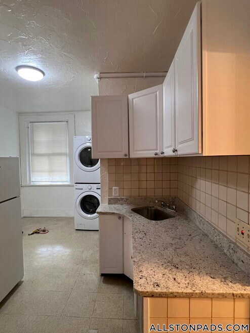 Building Photo - 4 Adella Pl