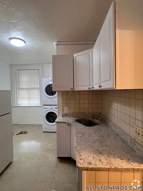Building Photo - 4 Adella Pl