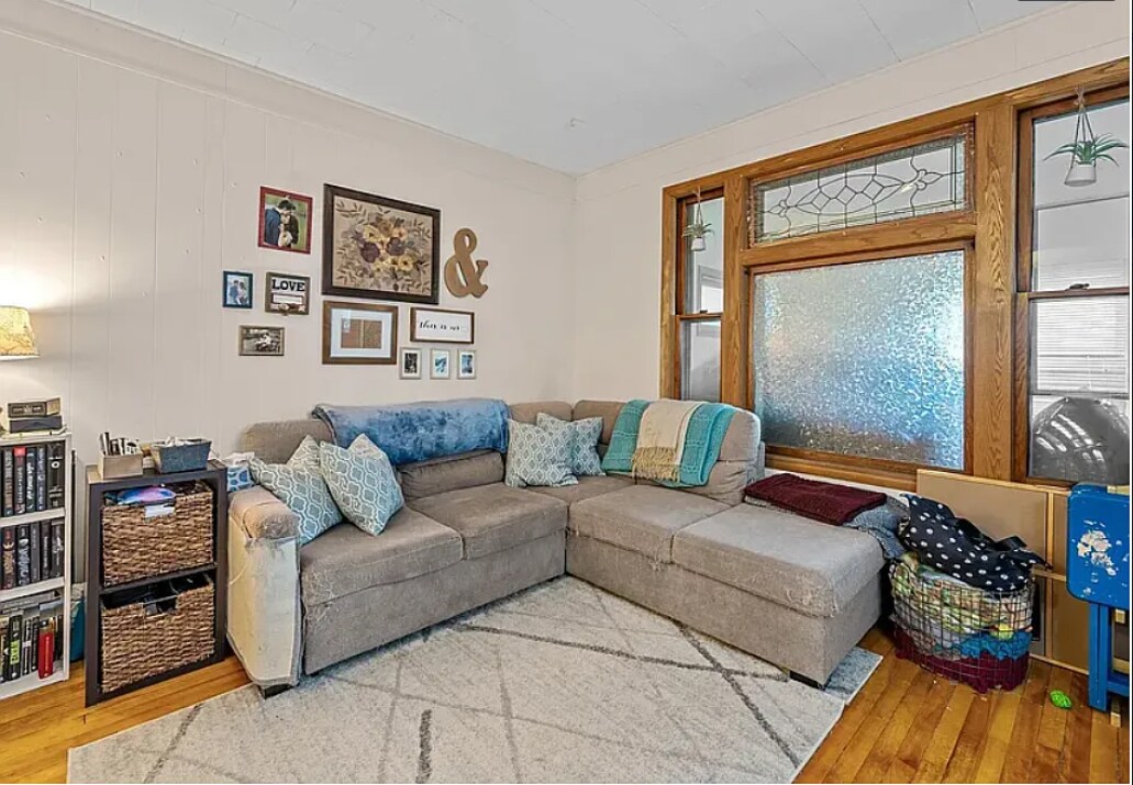 Living Room - 887 James Ave
