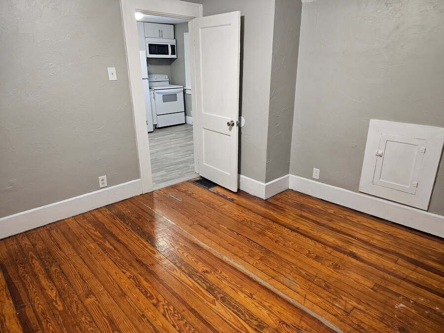 Building Photo - 811 E 29th St