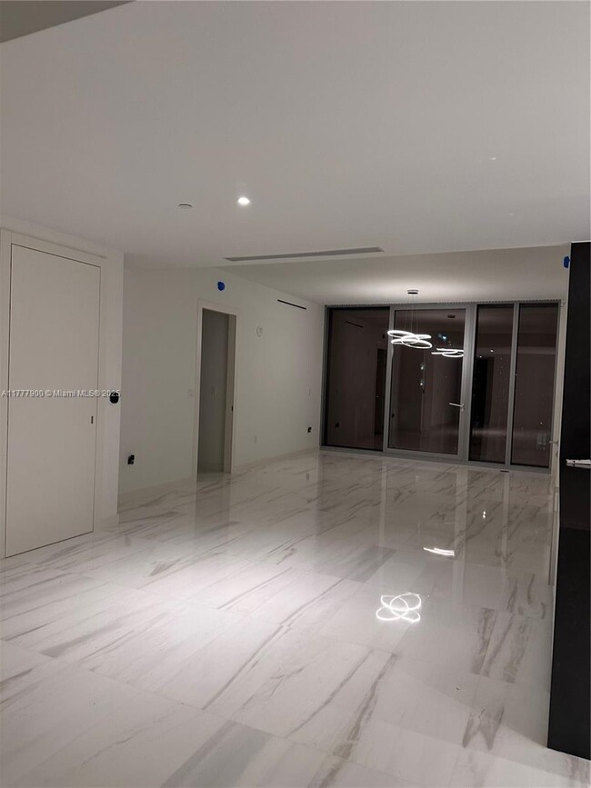 Building Photo - 300 Biscayne Blvd Way