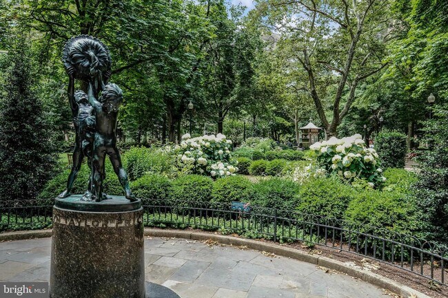 Building Photo - 204 S 17th St