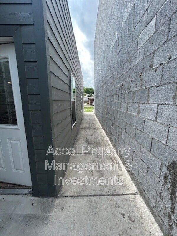 Building Photo - 6617 N 5th St