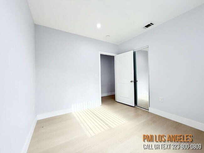 Building Photo - 208 E 87th St