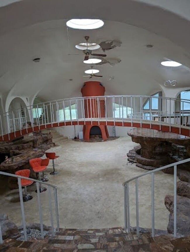 Building Photo - Large Underground House with indoor pool n...