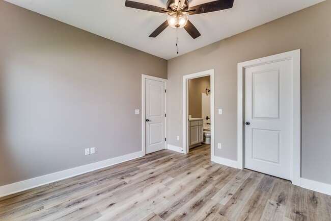 Building Photo - Skyway-Maxine Plan