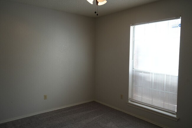 Building Photo - Southwest Lubbock 3 Bedroom