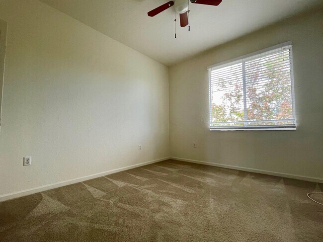Building Photo - 2563 Stockbridge Square SW