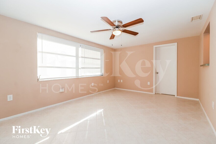 Building Photo - 7600 Topay Ln