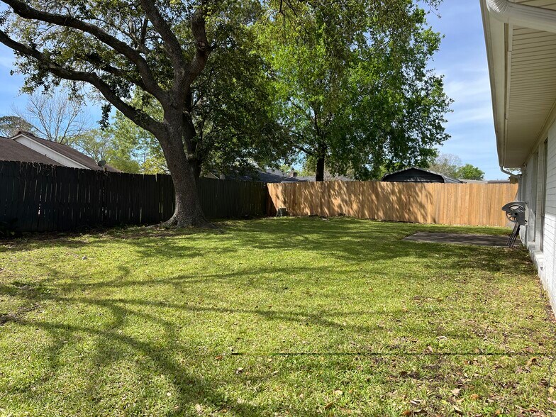 Building Photo - 3503 Canterbury Dr