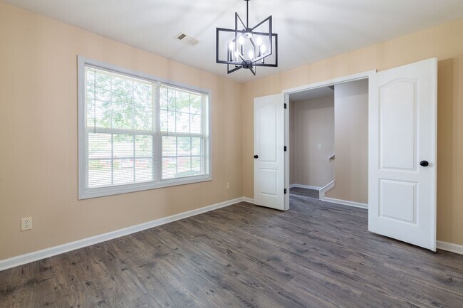 Building Photo - 3 Bed/2 Bath Townhouse in Douglasville!